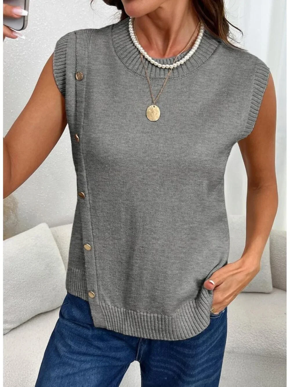 Women's Gray Sleeveless Round Neck Casual Button Decoration Sweater Vest